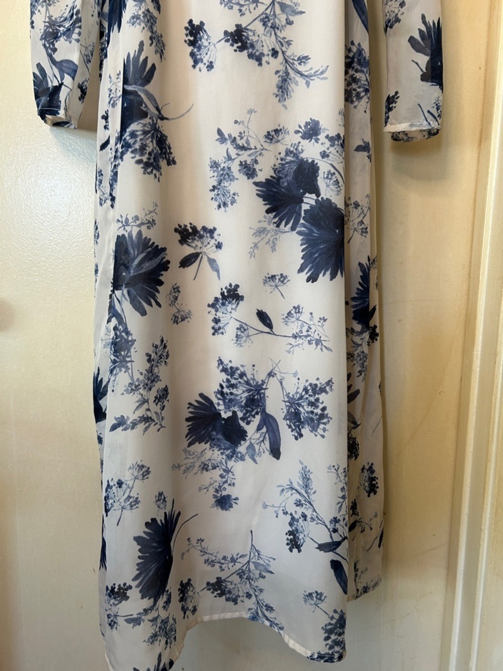Abercrombie & Fitch Ivory Dress with Navy Floral Print size S - Picture 6 of 12